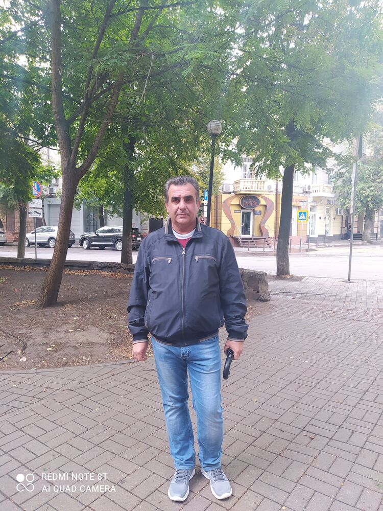  46866400  Yury, 53 ,    