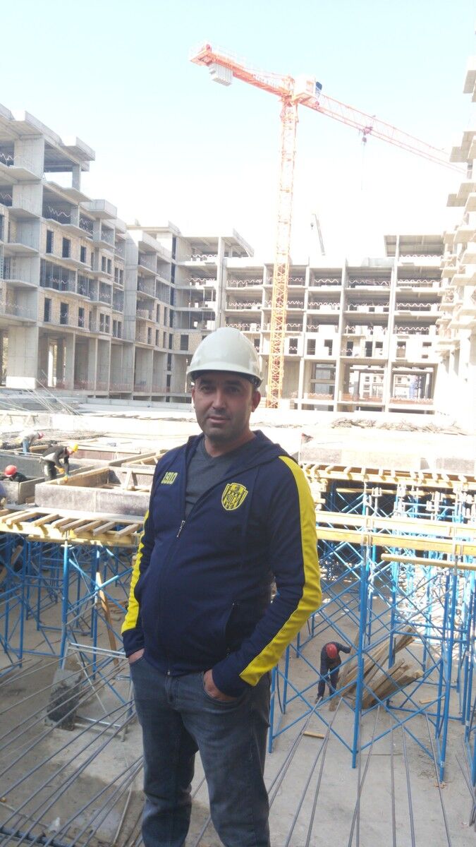  18177460  Mustafa, 44 ,    