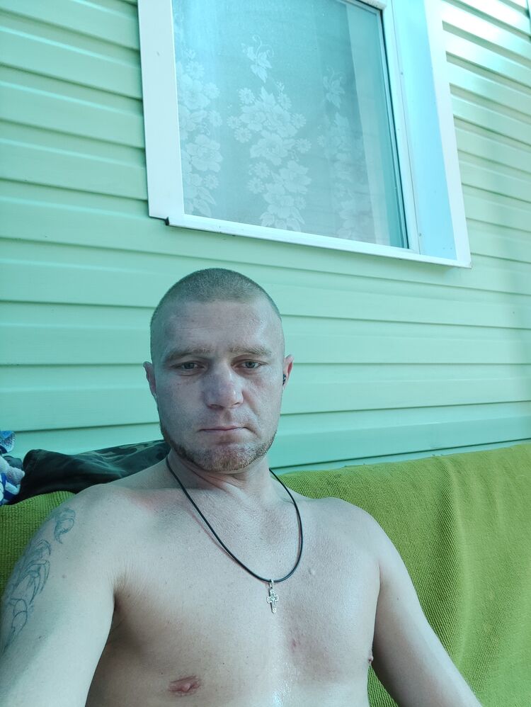  43612860  Anton, 34 ,    