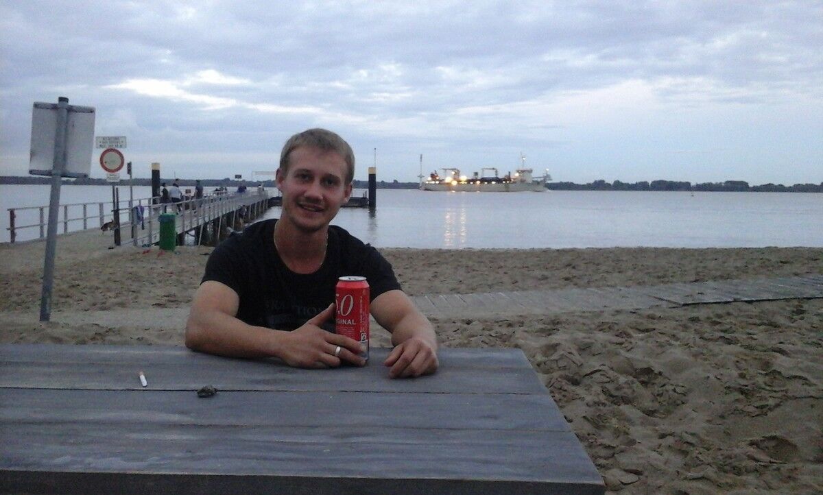  18875460  Alex, 30 ,    