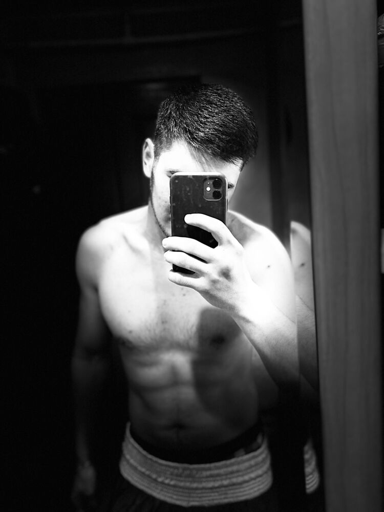  33215140  Maks, 25 ,    