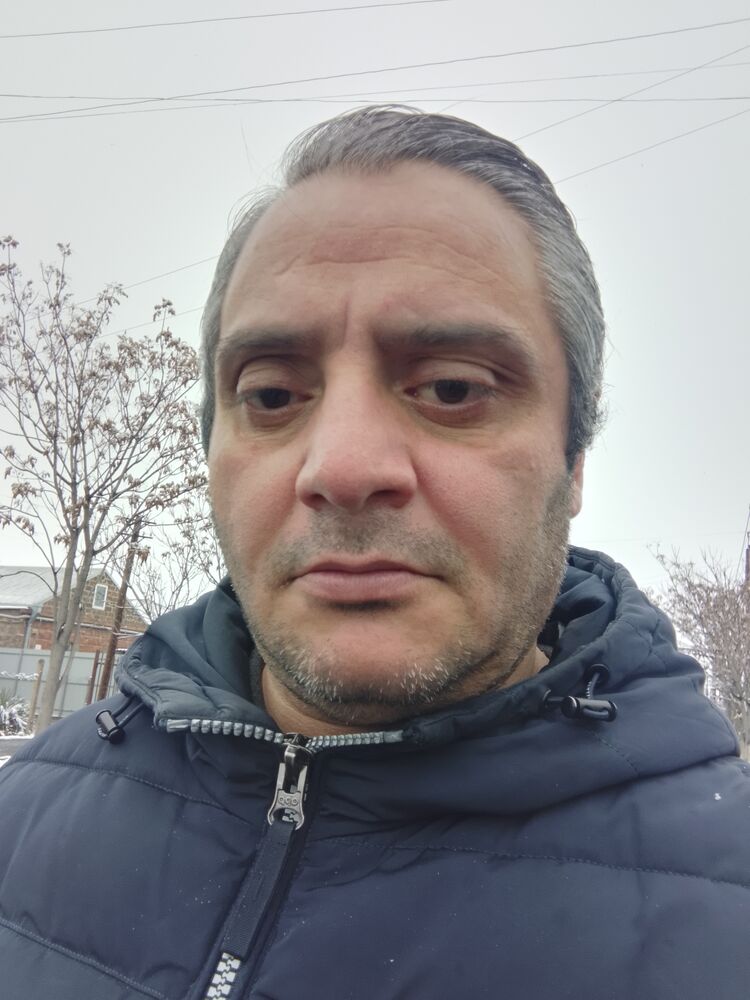  50136880  Gagik, 44 ,    