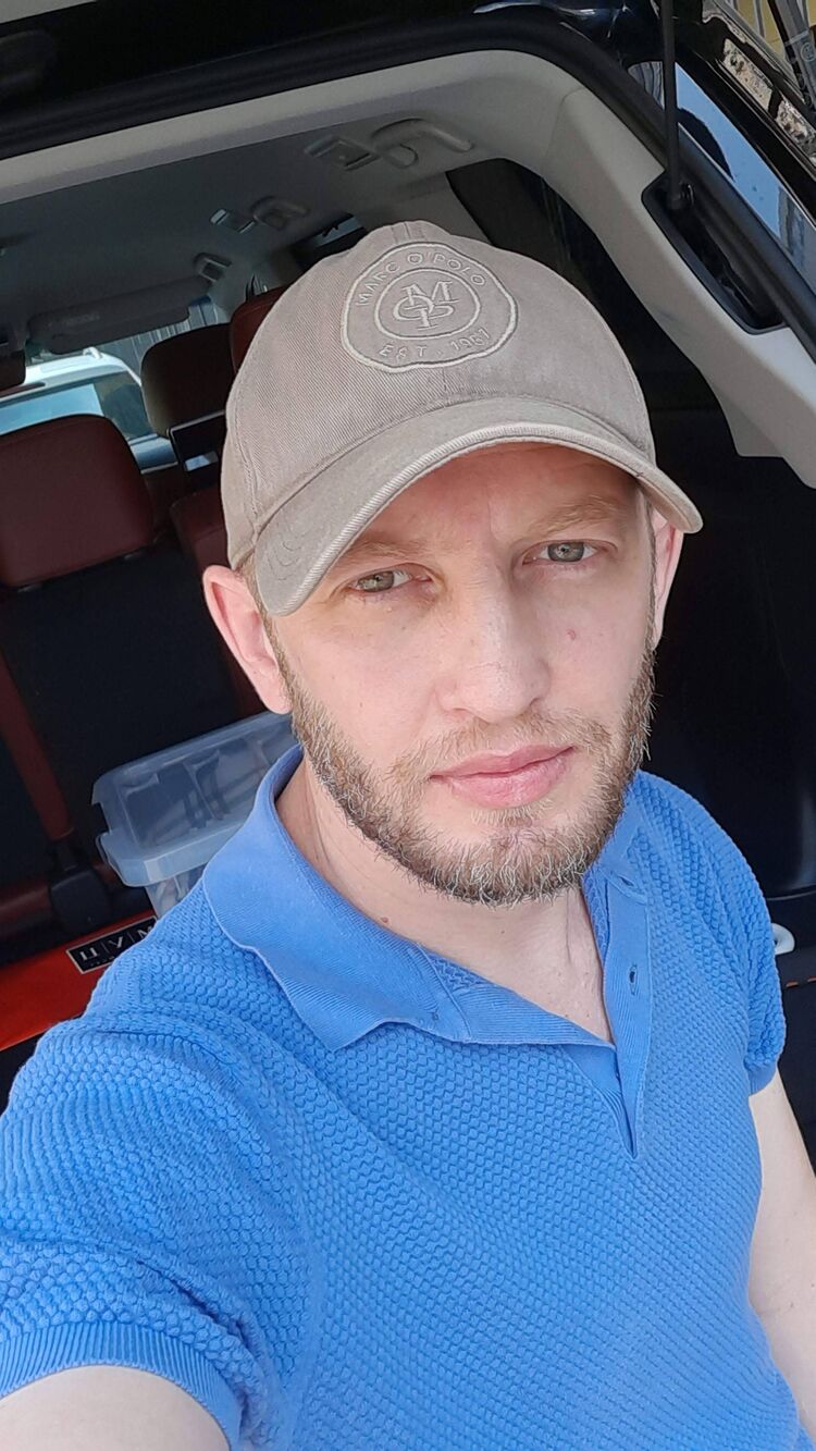  52680710  Vlad, 46 ,    