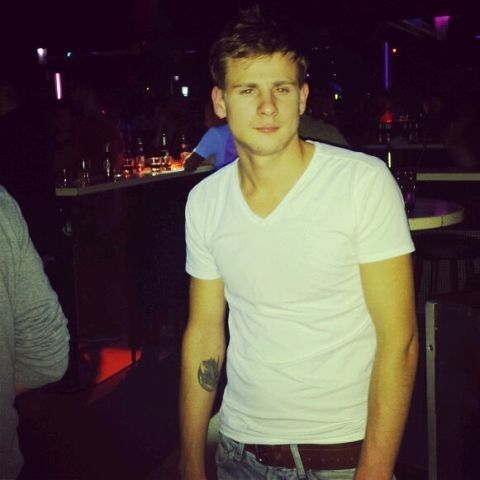  8973140  Sergej, 32 ,    