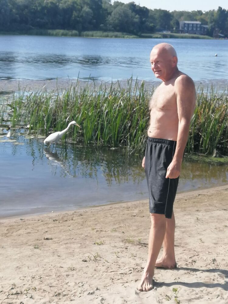  53842560  Artyom, 66 ,    