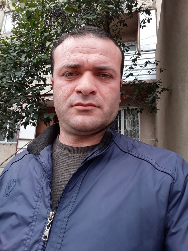  ,   Alex, 39 ,  