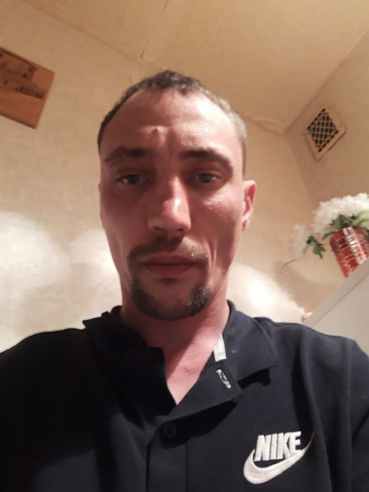  16859260  Viktor, 42 ,    