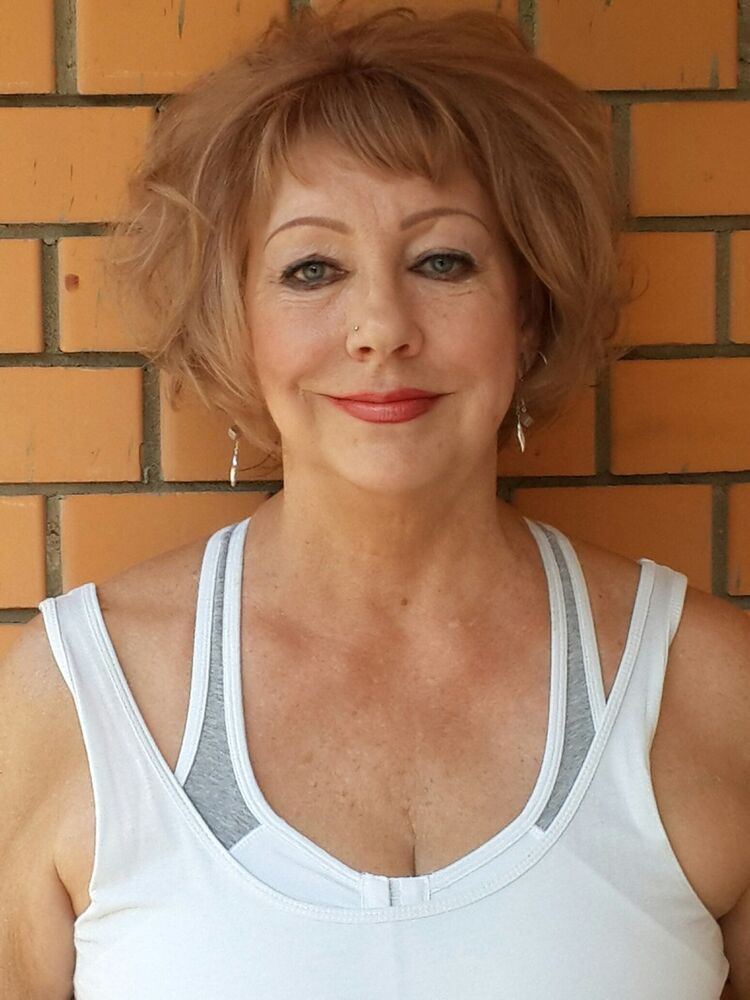  8266650  Ludmila, 61 ,    