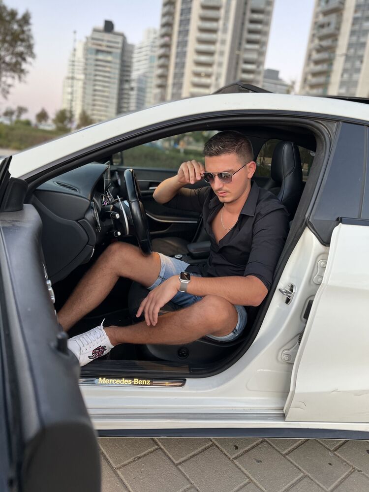  45502380  Daniel, 25 ,    