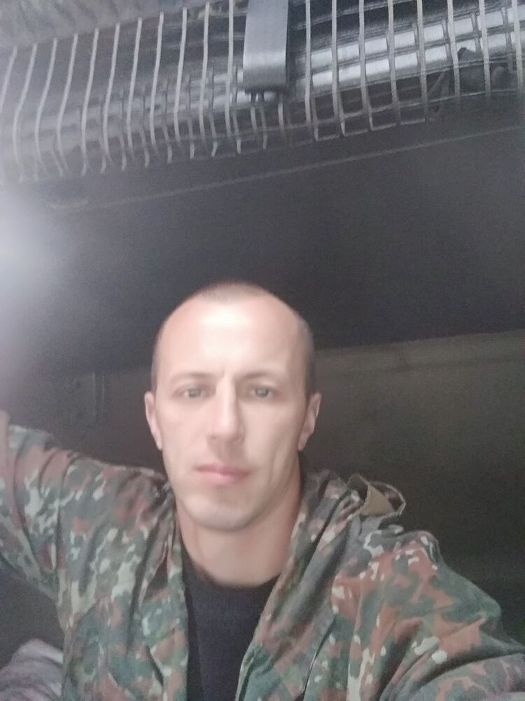  17542190  Andrej, 39 ,     
