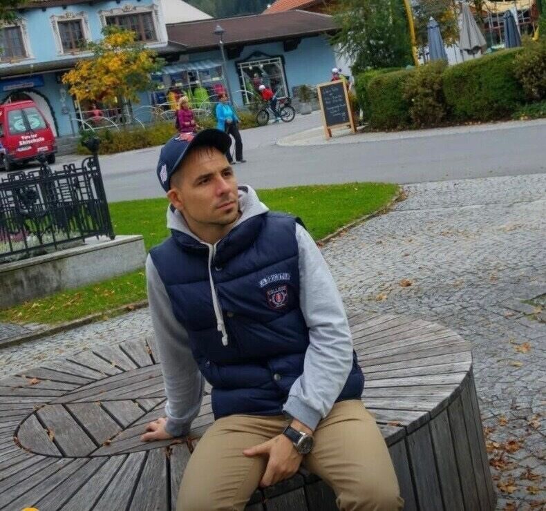  42509060  Andrei, 38 ,    