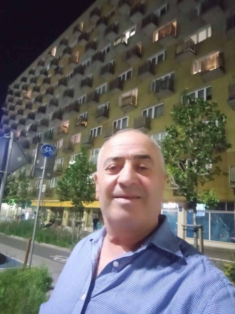  44094790  Jemal, 65 ,    