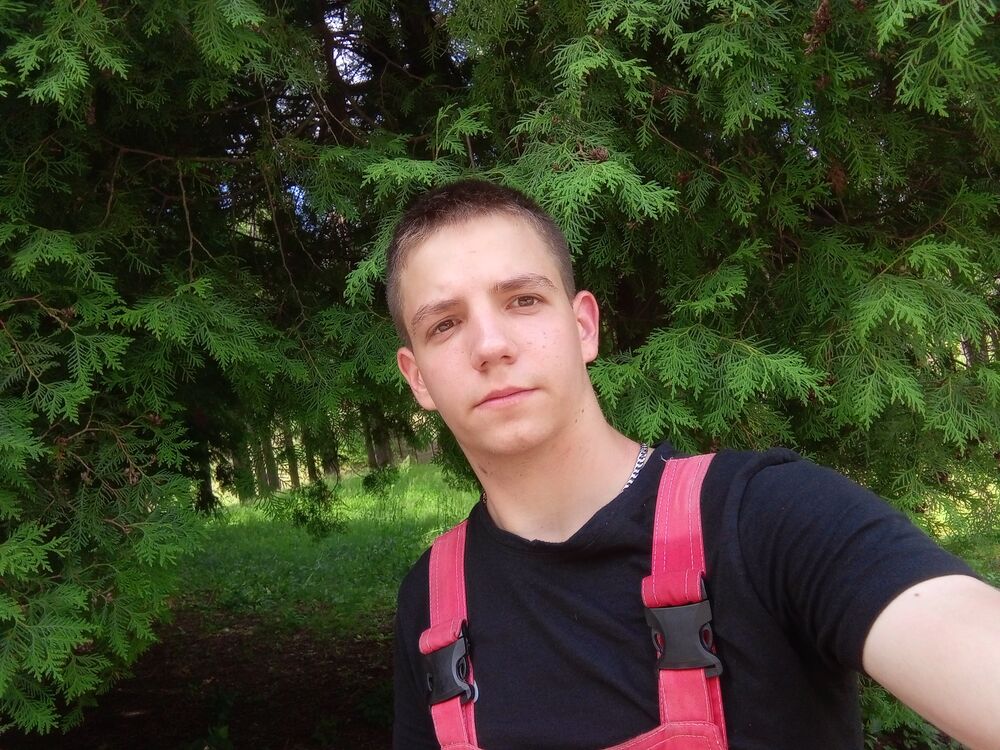  53975740  Ilya, 18 ,    