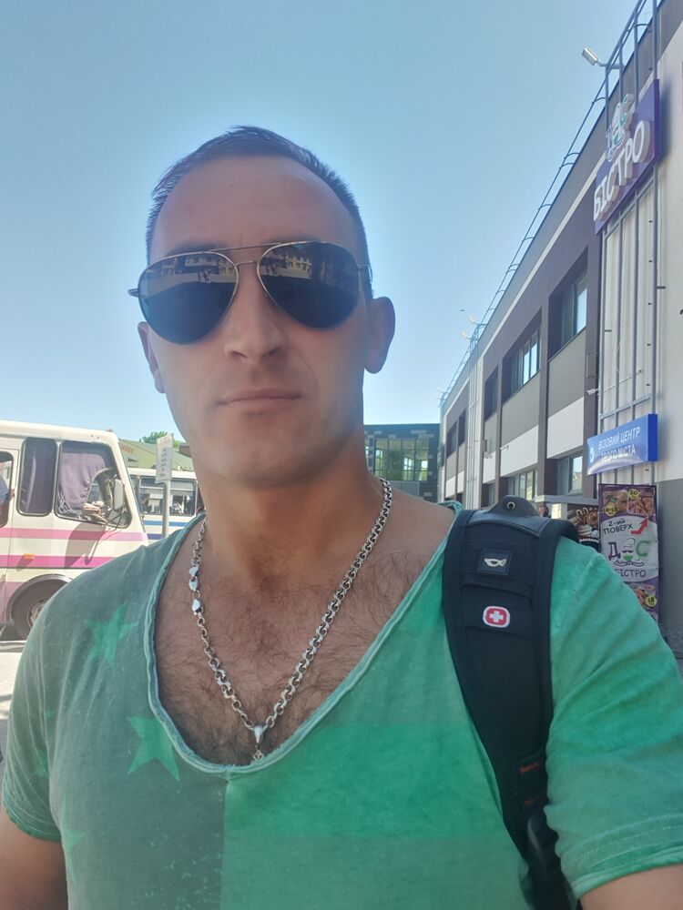  23047020  Ivan, 34 ,    