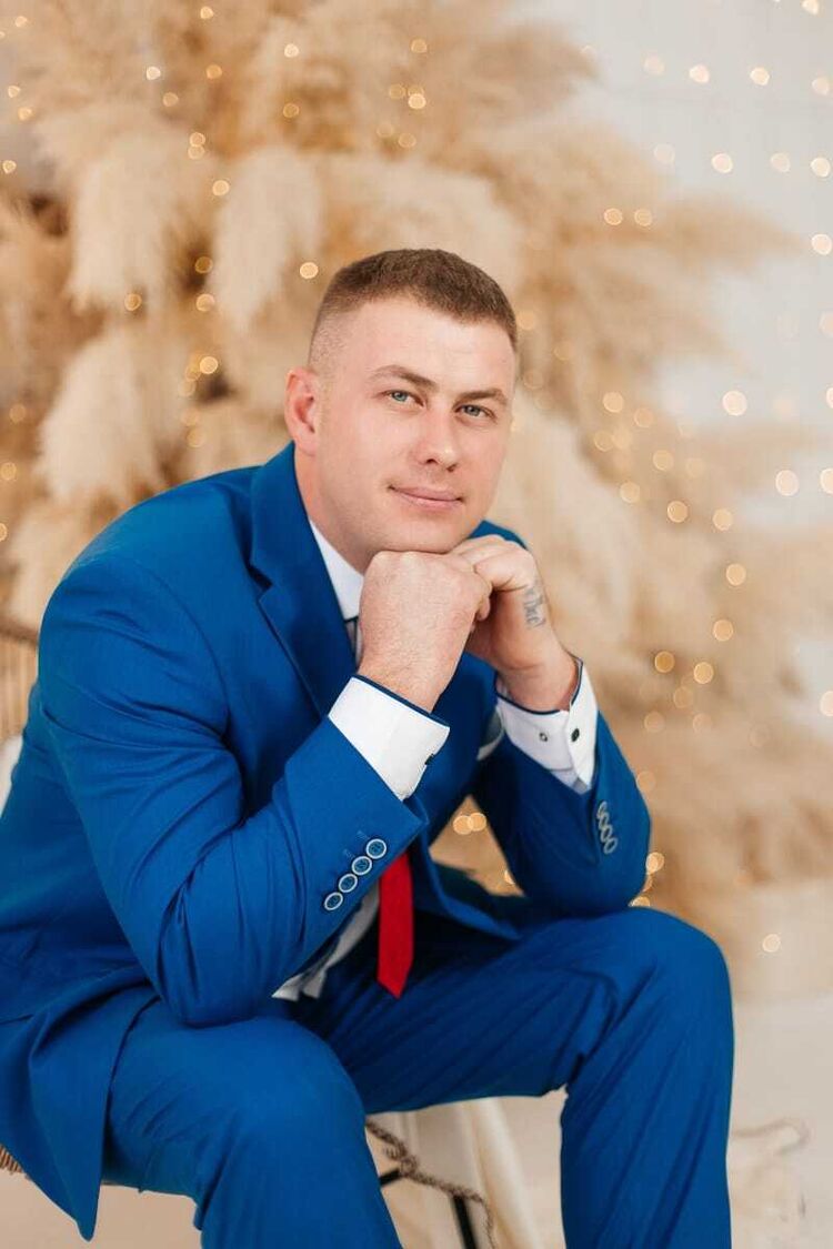  --,   Petr, 32 ,   ,   