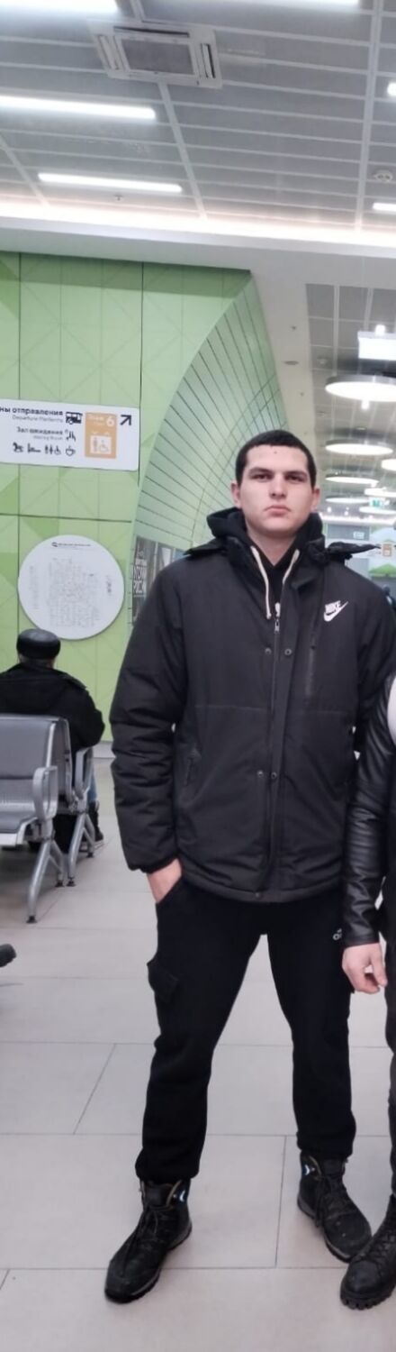  42022520  Kirill, 23 ,    