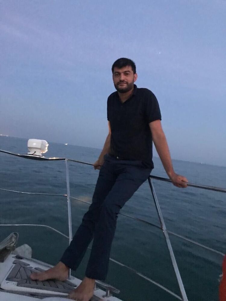  22416420  Vahram, 37 ,    