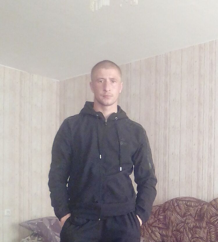  24040050  DimARik, 32 ,    