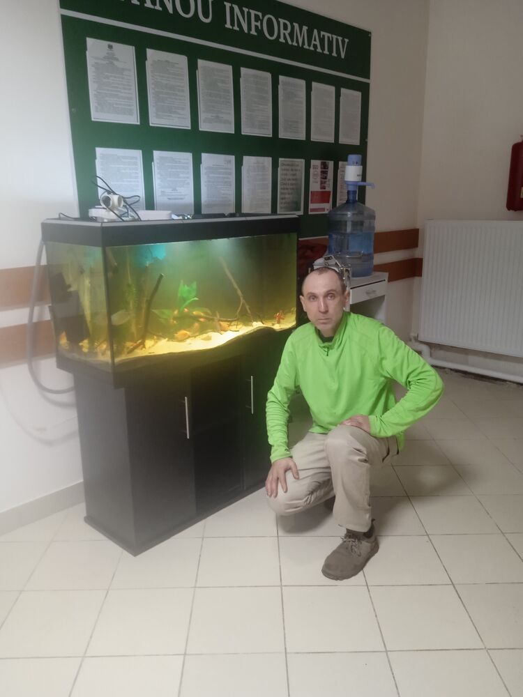  54191460  Roman, 48 ,    