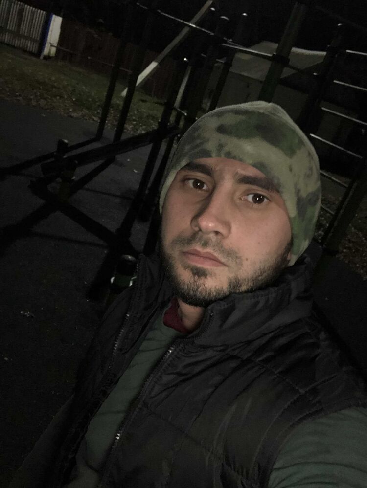 39184650  Igor, 28 ,    