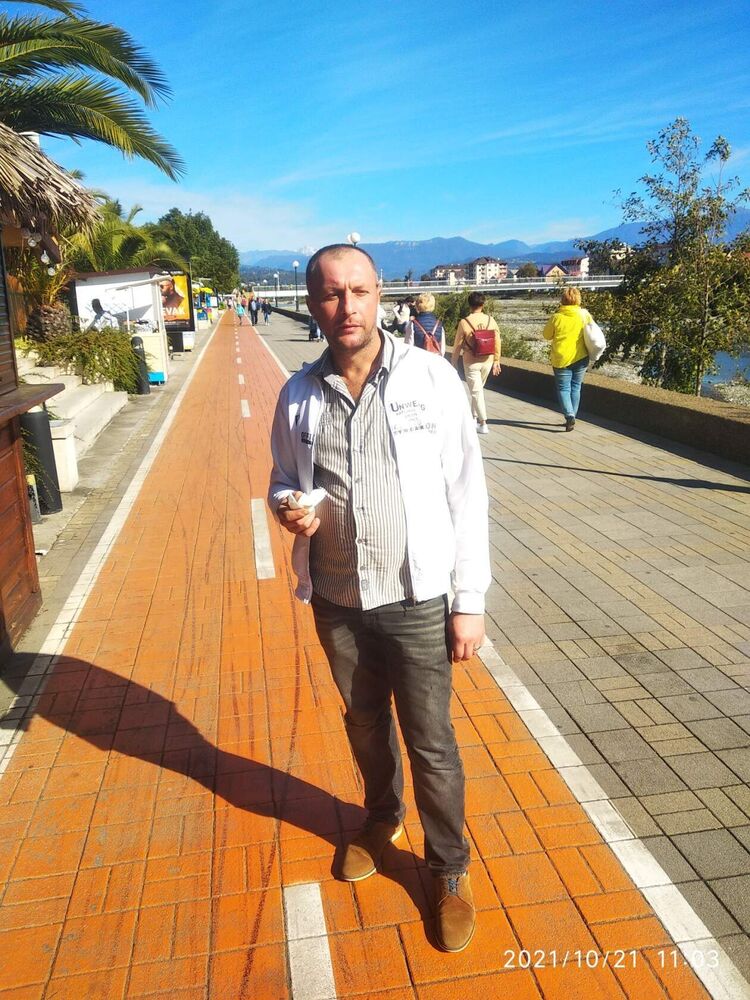  28559410  Viktor, 44 ,    