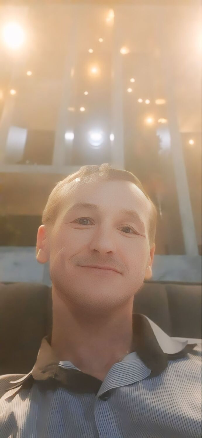  48709120  Alex, 41 ,    