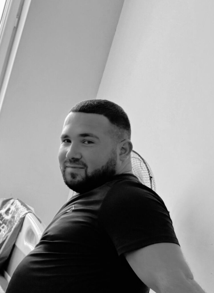  54072520  MIKA, 45 ,    