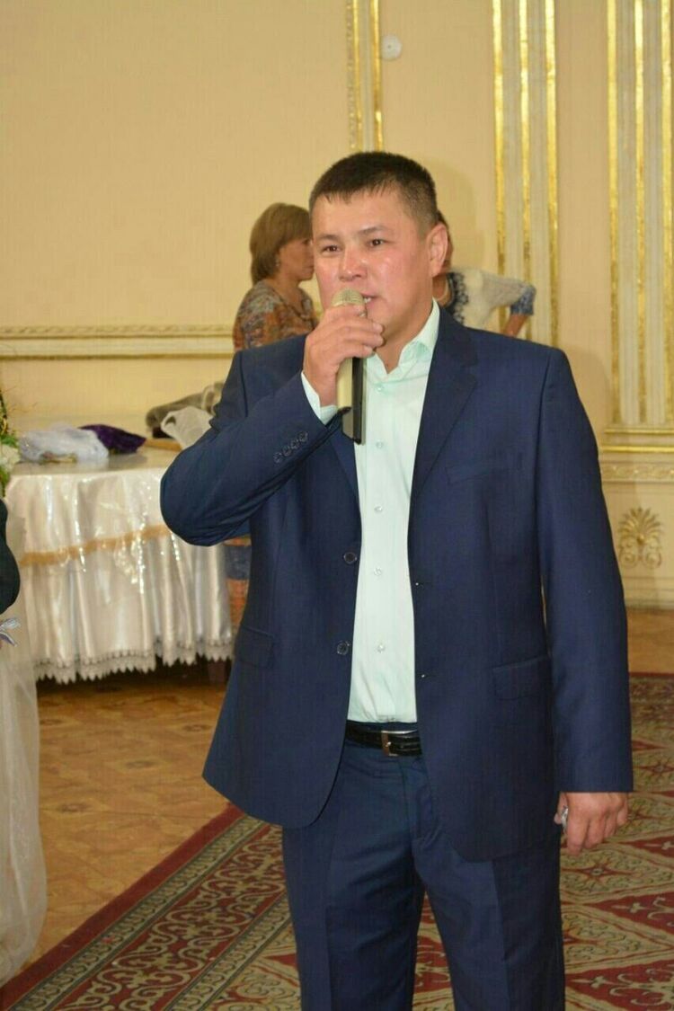  22063650  Erkinbek, 40 ,    
