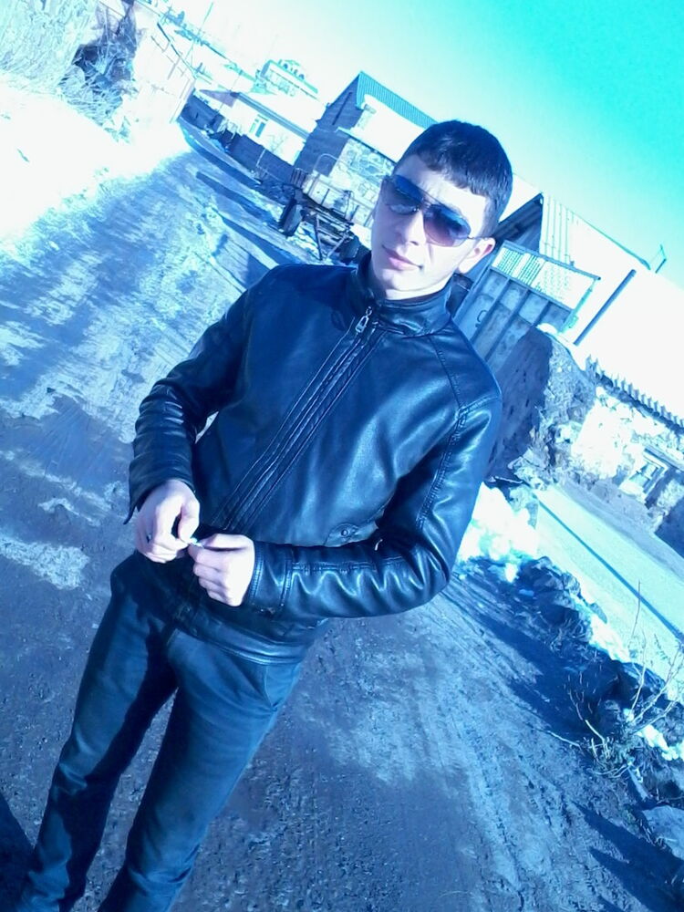  4696440  Narek, 30 ,    