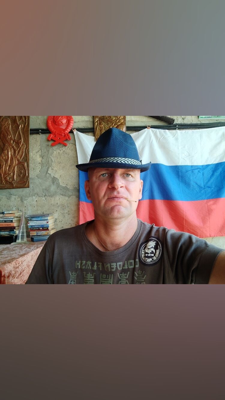  31136110  Andrey, 52 ,    