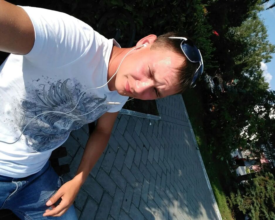  31889170  Daniil, 37 ,    