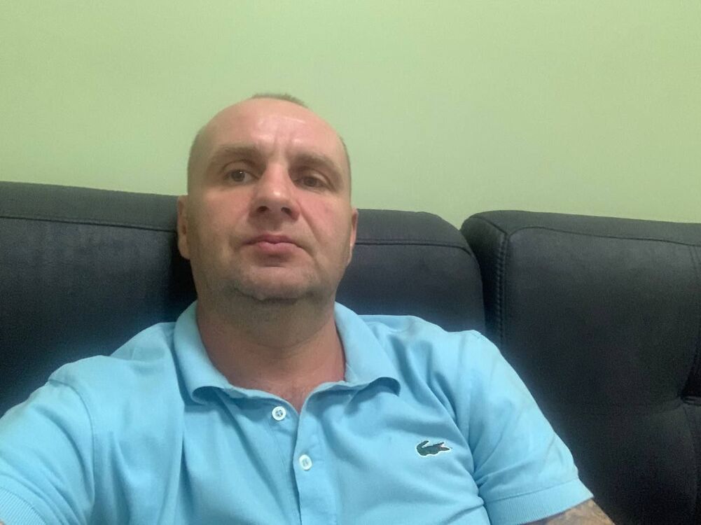  47640920  Denis, 43 ,    