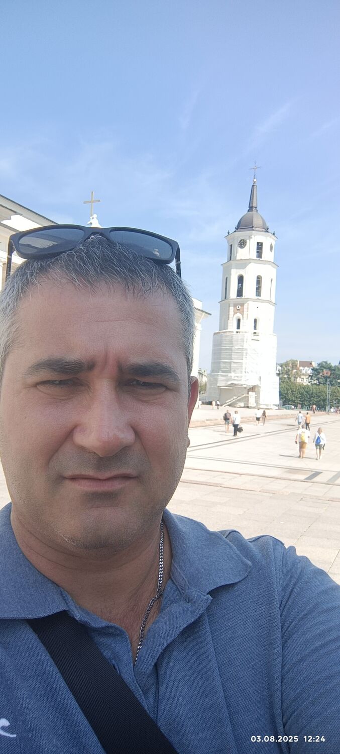  53121530  Mikhail, 44 ,    