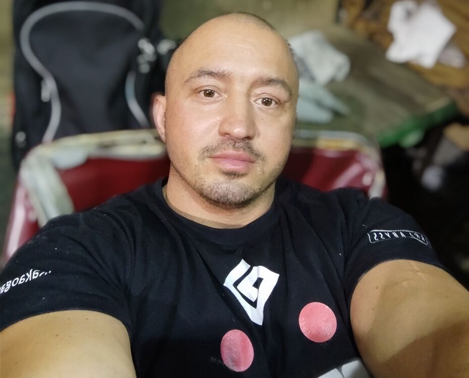  30067840  Grigory, 40 ,    