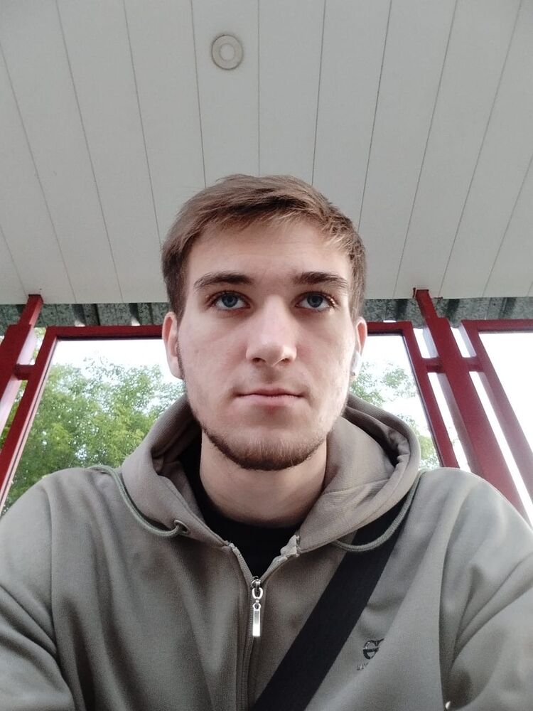  54680700  Vlad, 19 ,    