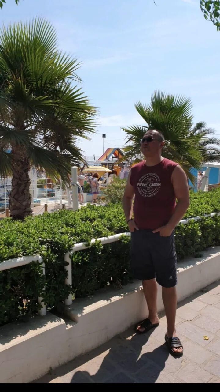  41867210  Kamil, 49 ,    