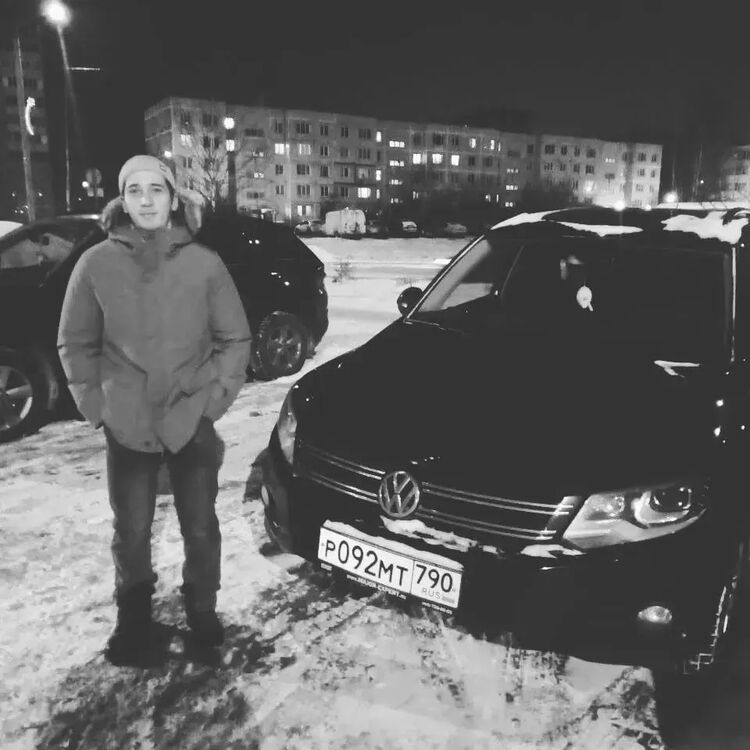  32494940  Bek, 27 ,    