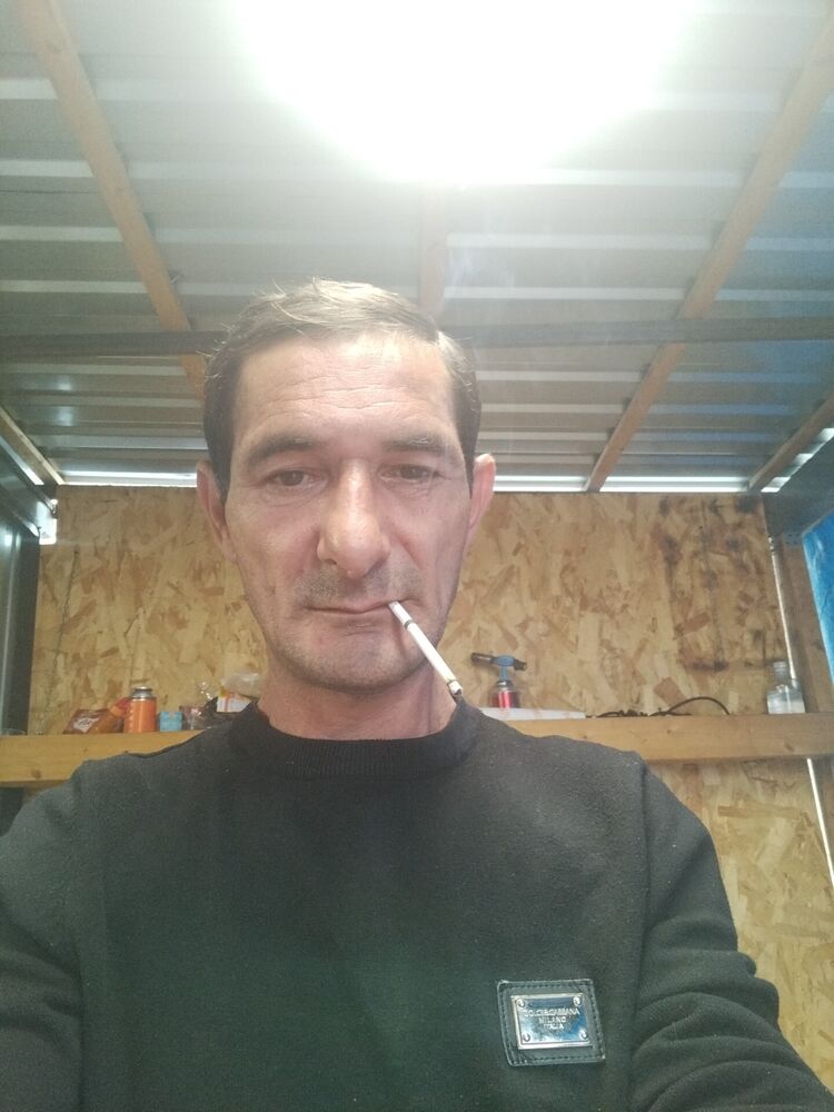  52878530  Levon, 43 ,    
