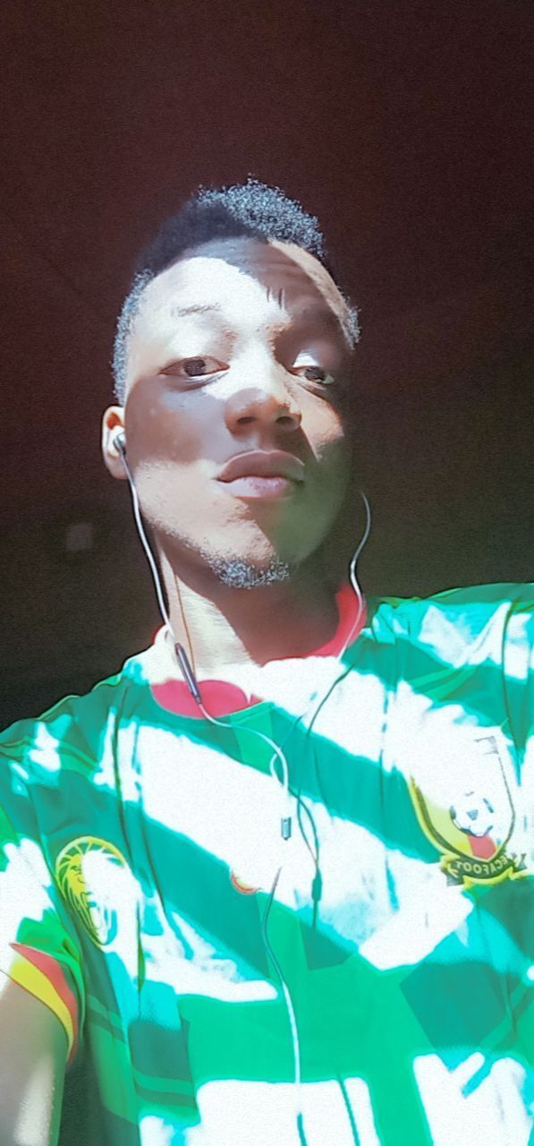  --,   Loic, 25 ,   ,   