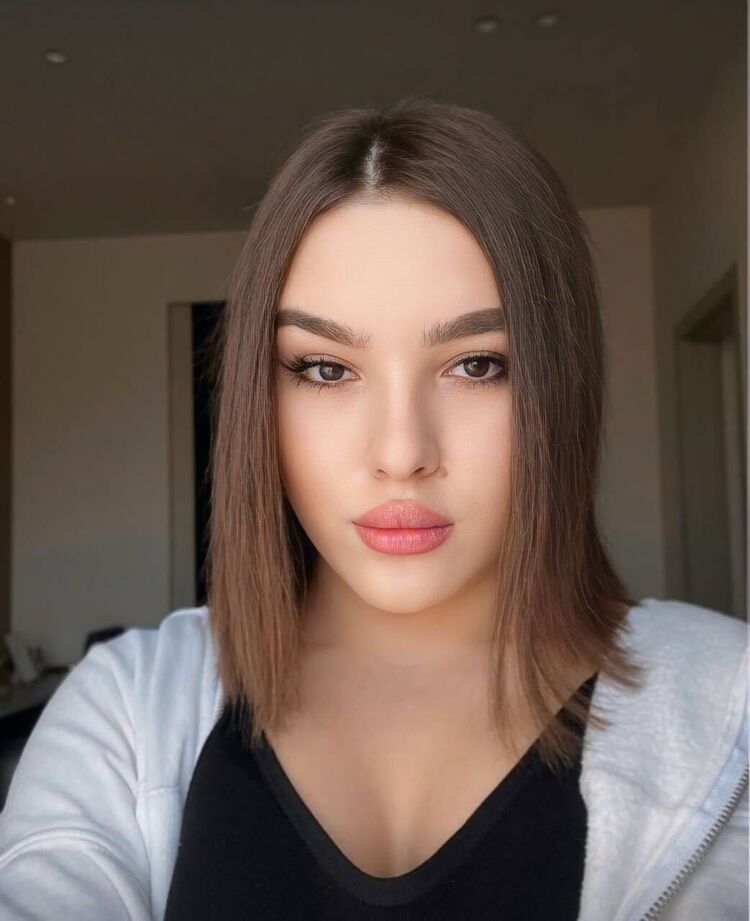  49308850  Karolina, 25 ,    