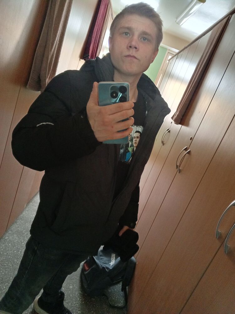  42634380  Alex, 26 ,    