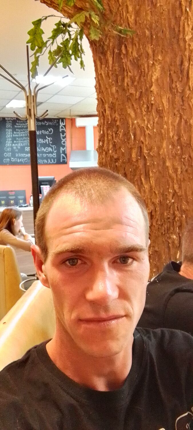  38827410  Ajeksei, 36 ,    