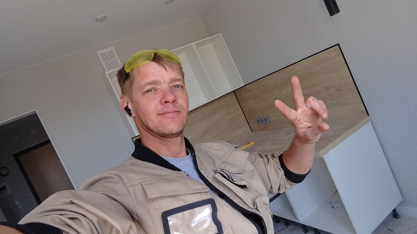  ,   Artyom, 39 ,   ,   
