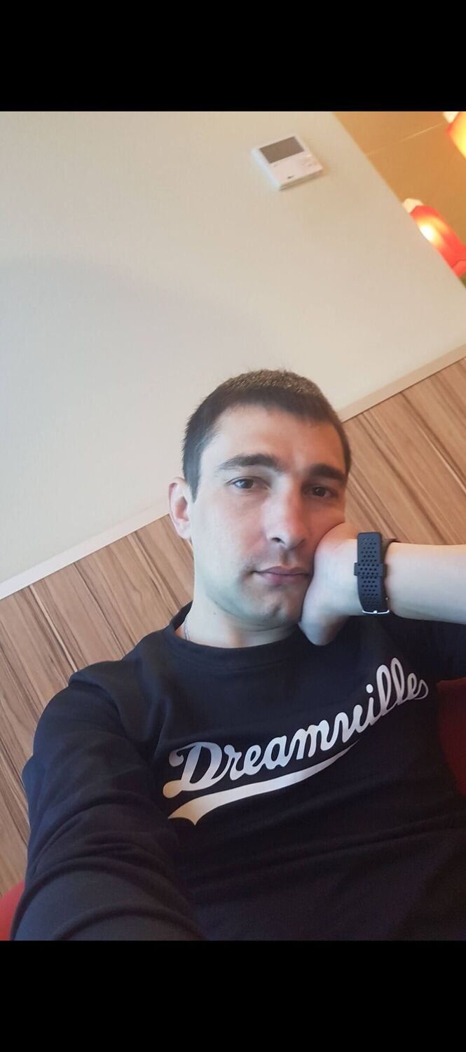  54460680  Veles, 33 ,    