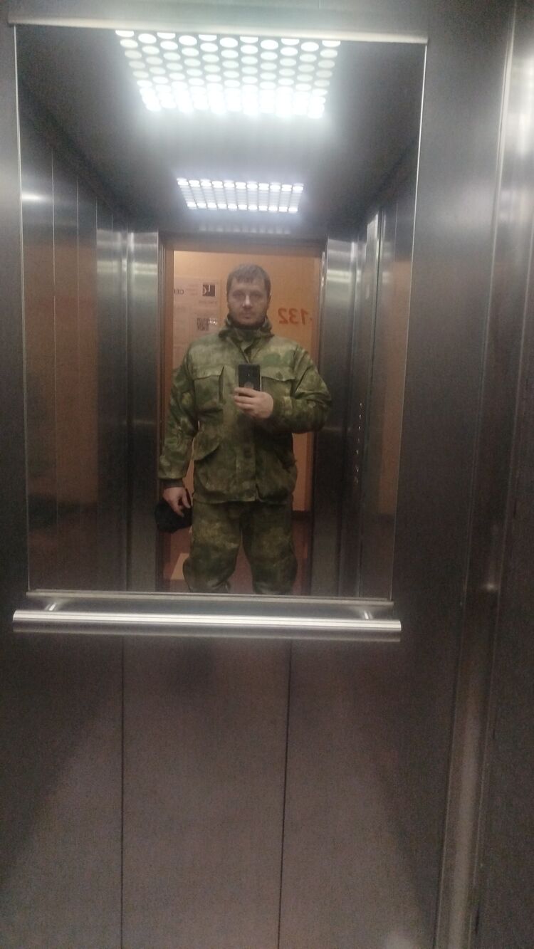  54102270  Denis, 38 ,    