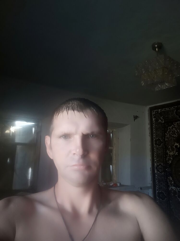  52282250  Anton, 39 ,    