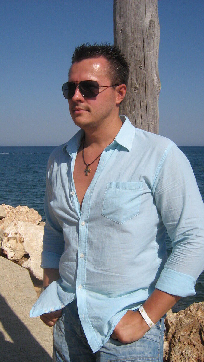  6426410  Roman, 45 ,    