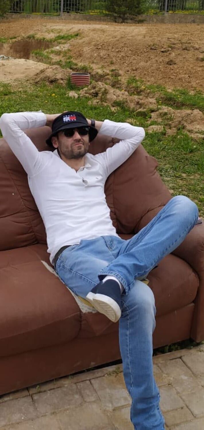  36616820  Vahik, 42 ,    