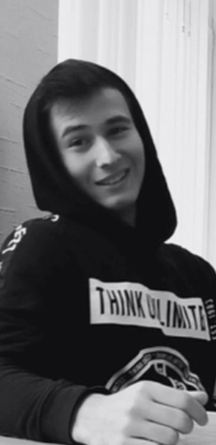  33500850  Denis, 25 ,    