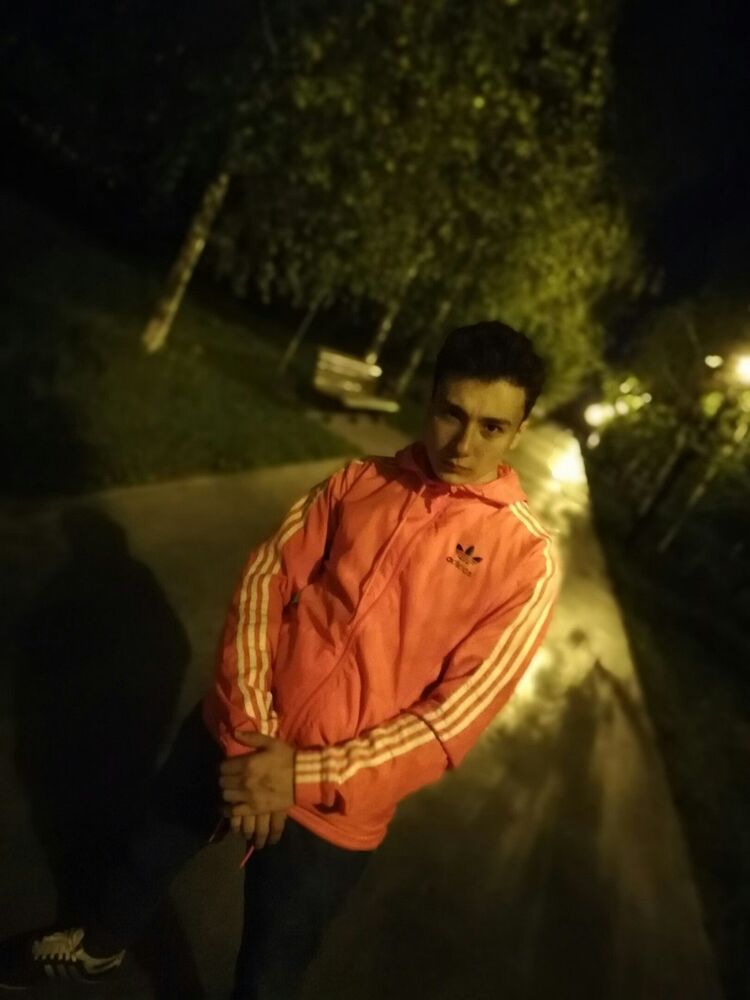  19017460  Artur, 25 ,    